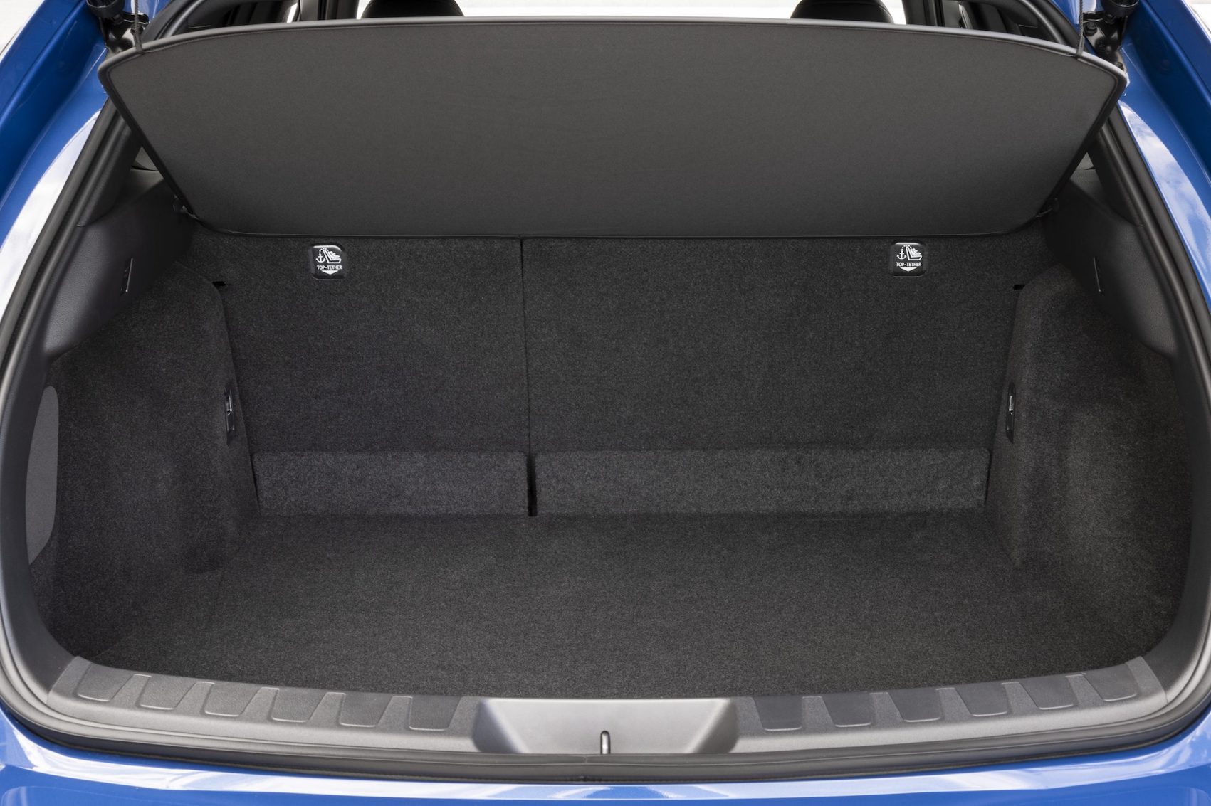 Lexus UX300e boot space