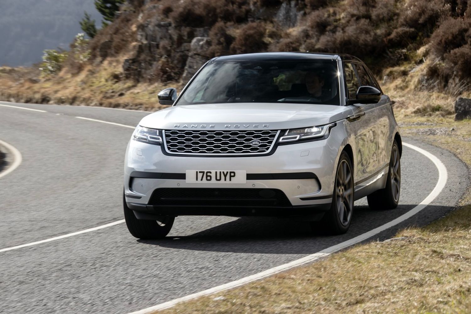 Range Rover Velar p400e PHEV exterior front