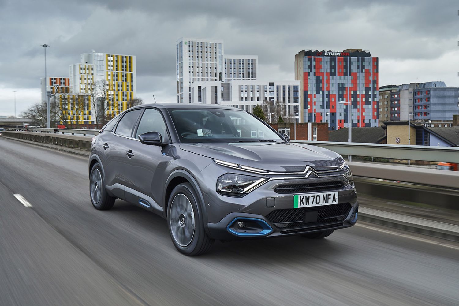 Citreon ec4 electric car exterior front in city