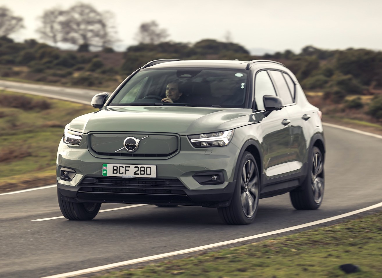 Volvo XC40 Recharge front action
