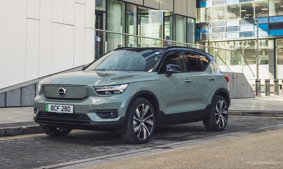 Volvo XC40 Recharge static front three quarters with office building in background