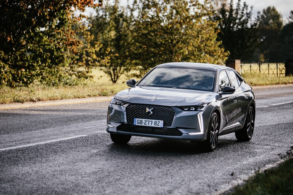 DS4 E-Tense, french registered, front action shot