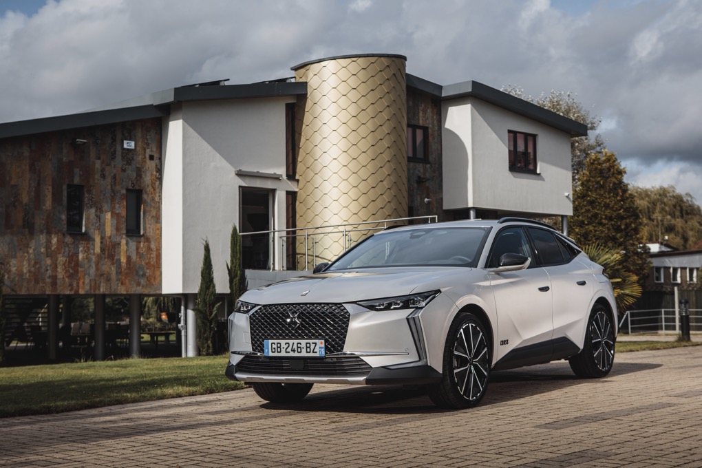 DS4 E-Tense, french registered, front static shot