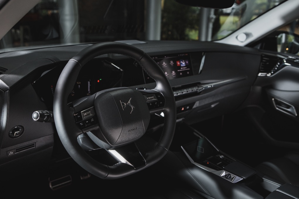 DS4 E-Tense, left hand drive interior and dashboard