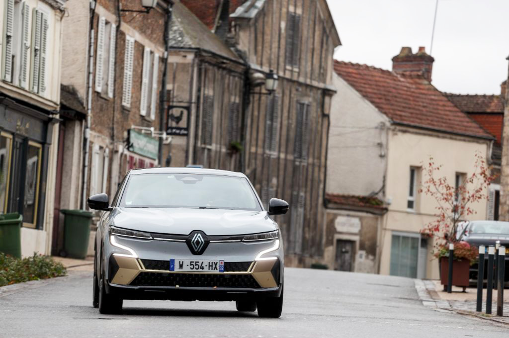 Renault Megane E-Tech, Renault electric, Megane electric, E-Tech, grey, driving, front