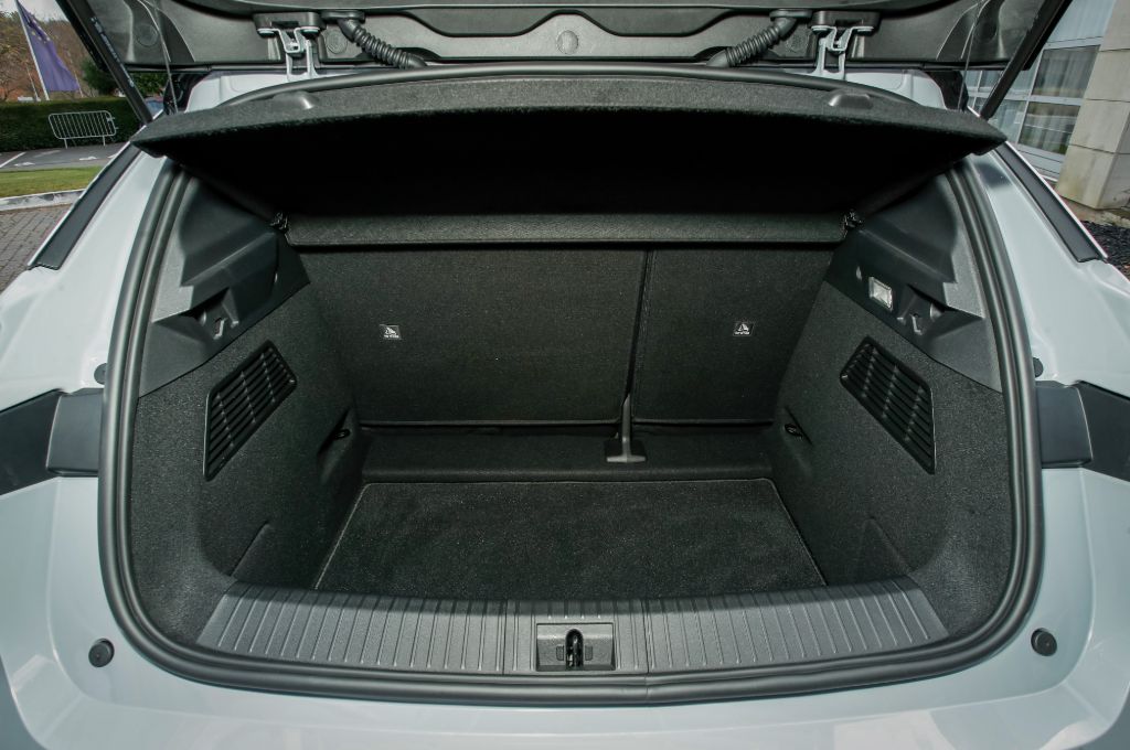 Renault Megane E-Tech, Renault electric, Megane electric, E-Tech, interior, boot, 440 litres