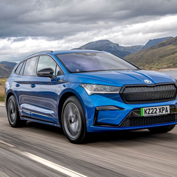 ŠKODA, Enyaq, Blue, action