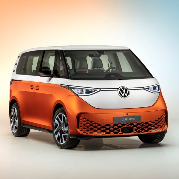 Volkswagen ID.Buzz, orange/white, front three quarters