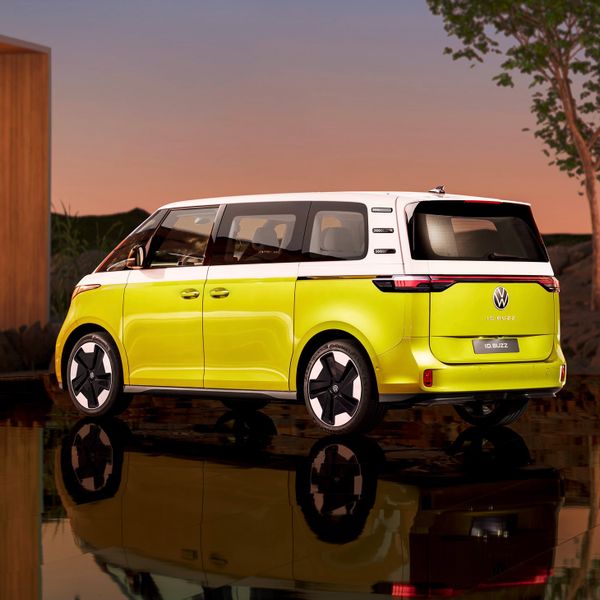 Volkswagen ID.Buzz, yellow/white, rear three quarters