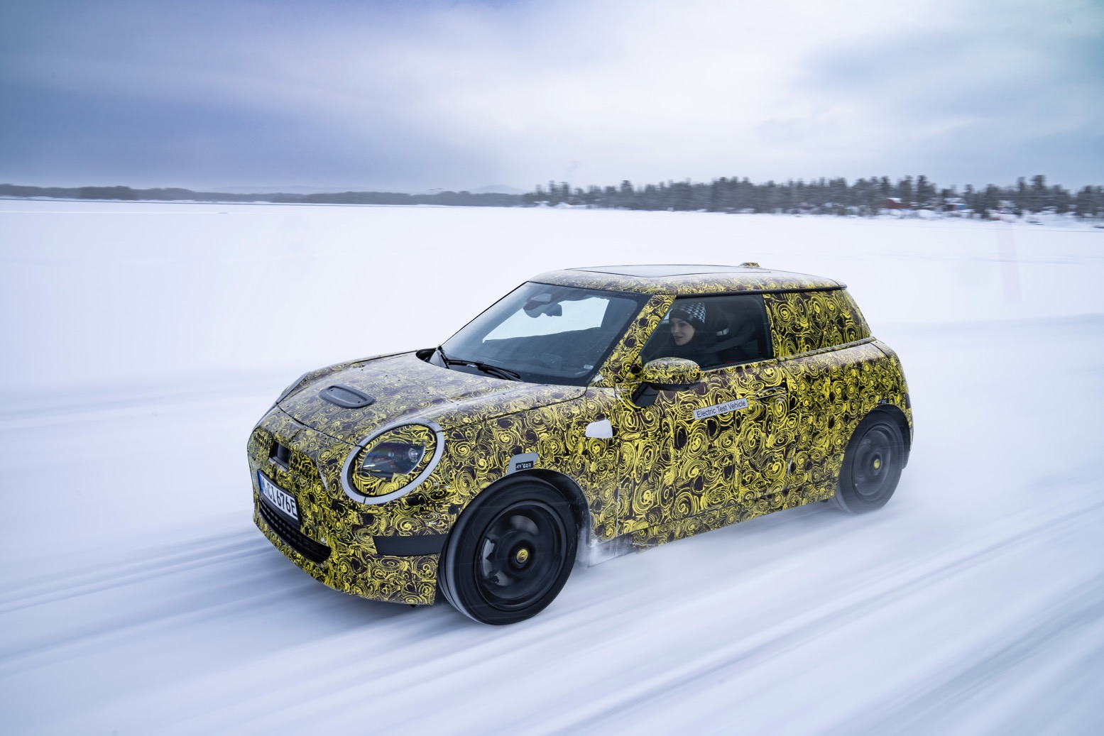 New generation electric MINI, prototype, winter testing, front action
