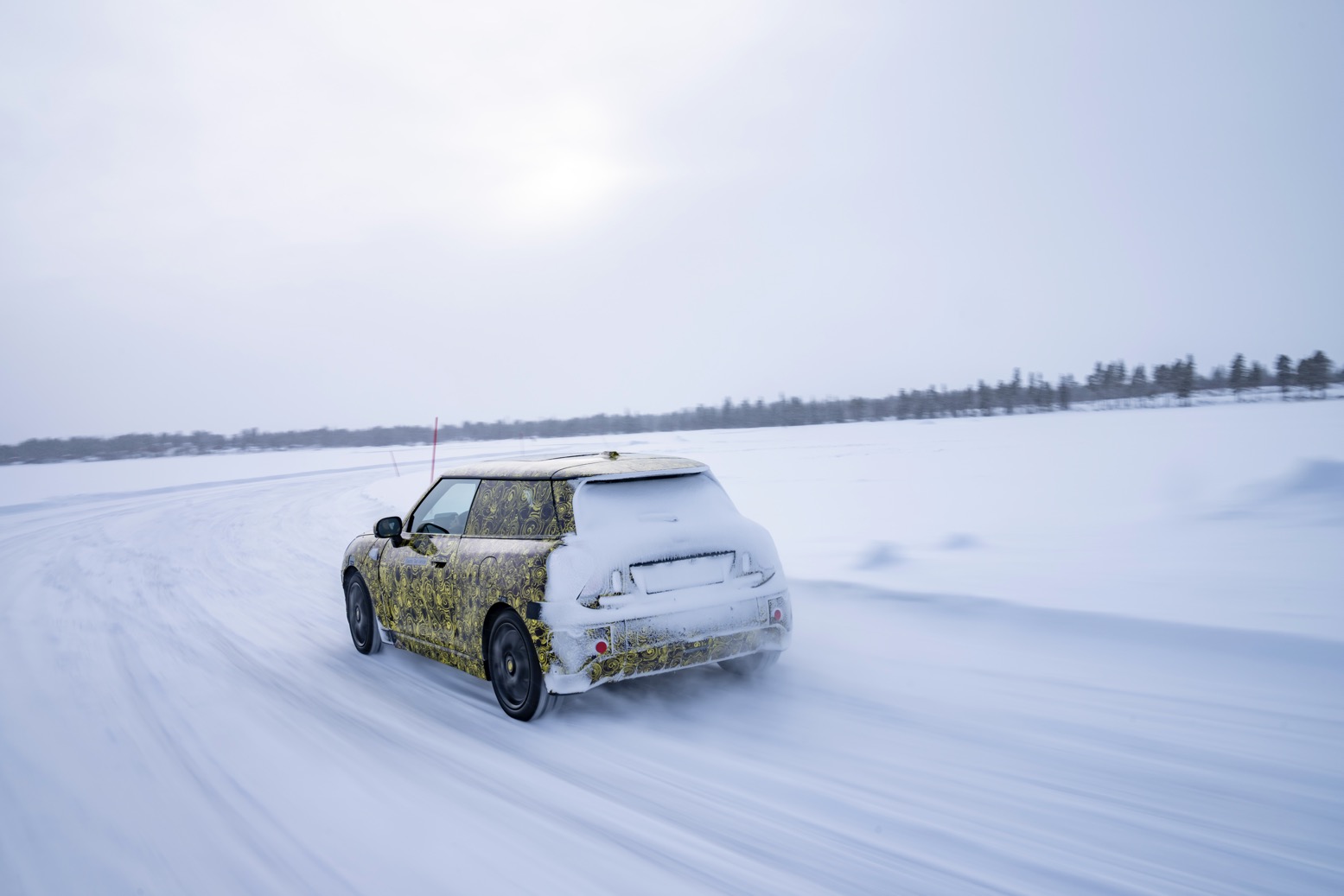 New generation electric MINI, prototype, winter testing, rear action
