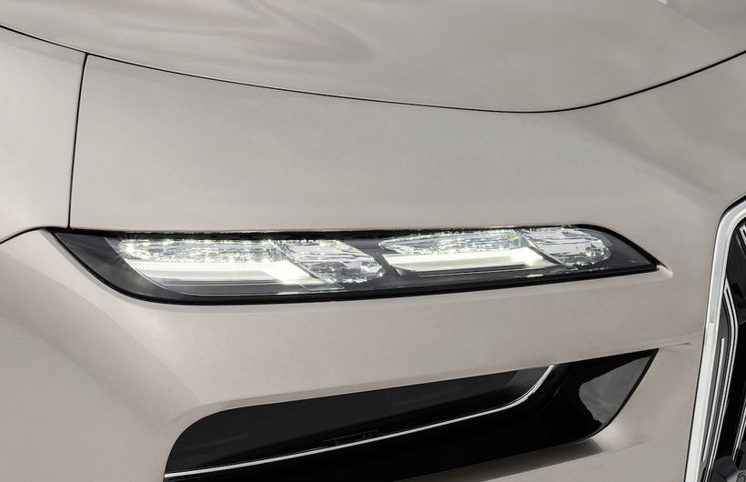 BMW i7 with Swarovski crystal headlamps 