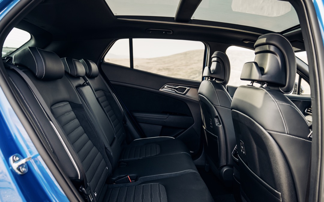 Kia Sportage PHEV, blue, rear seat space from right side