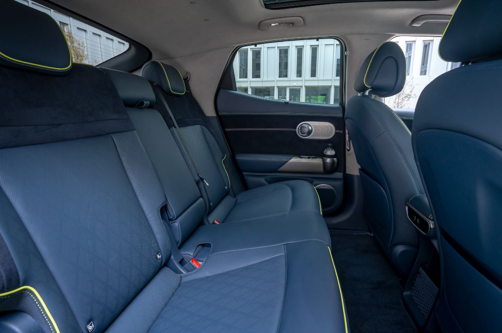 Genesis GV60, Genesis, GV60, Genesis electric, digital mirror, yellow, lime, interior, rear space, passengers