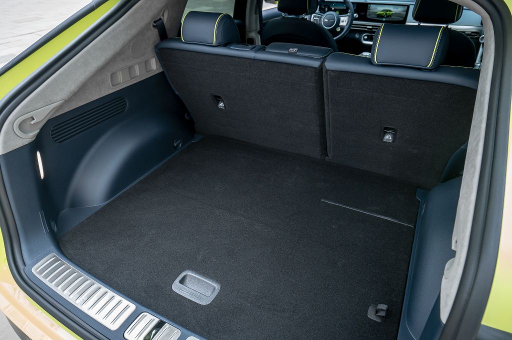 Genesis GV60, Genesis, GV60, Genesis electric, digital mirror, yellow, lime, rear, static, boot