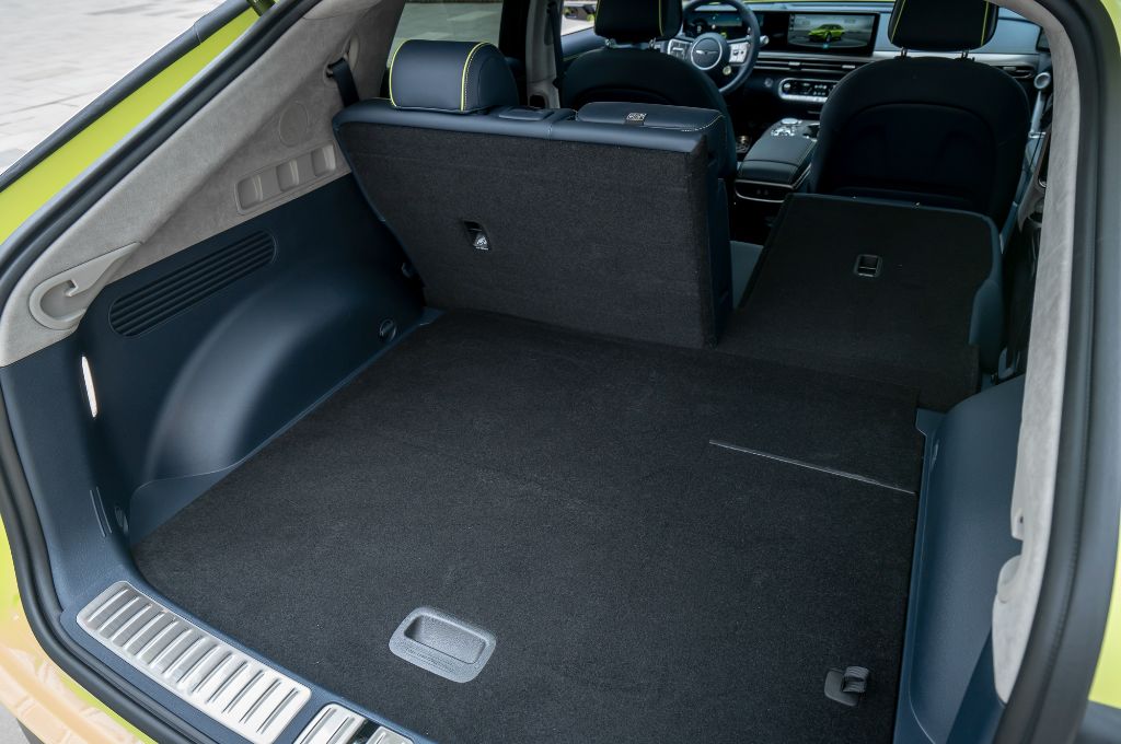 Genesis GV60, Genesis, GV60, Genesis electric, digital mirror, yellow, lime, rear, static, boot